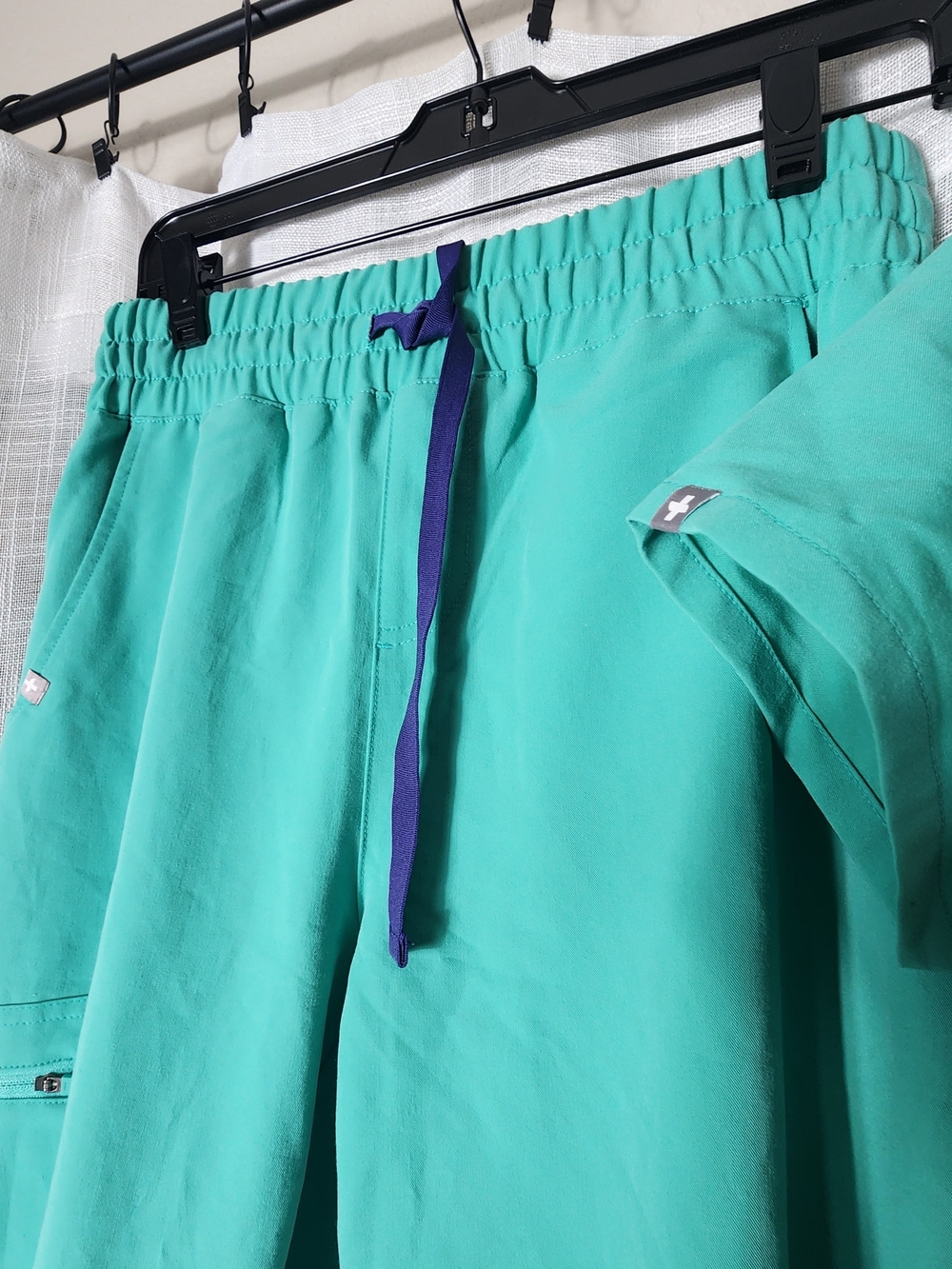 FIGS Women's Teal V-Neck Scrub Top & Jogger Set - Picture 3 of 10